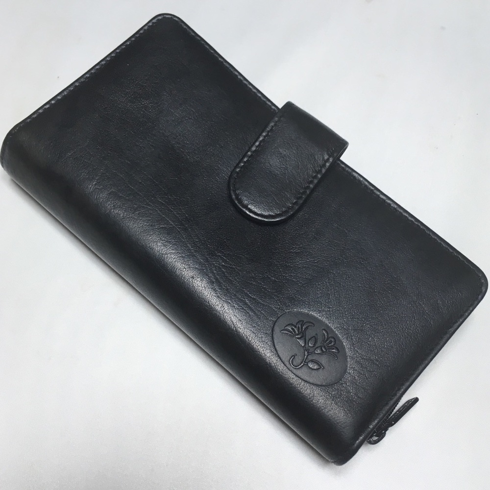 Buxton Black leather women’s wallet